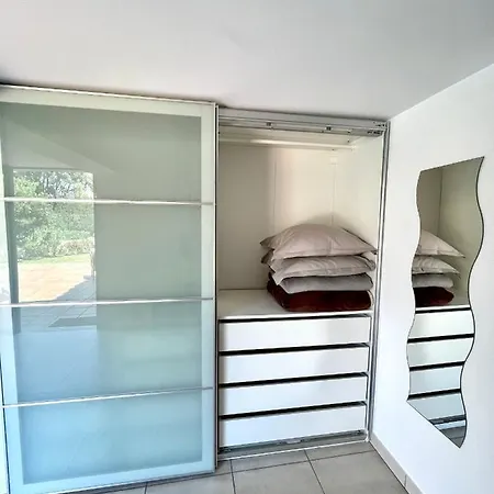 Studio Classe 3 Etoiles De 36 M2, Independant Dans Avec Piscine Sainte-Maxime