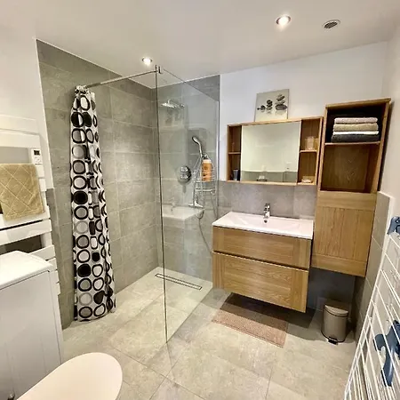 Studio Classe 3 Etoiles De 36 M2, Independant Dans Avec Piscine * Sainte-Maxime